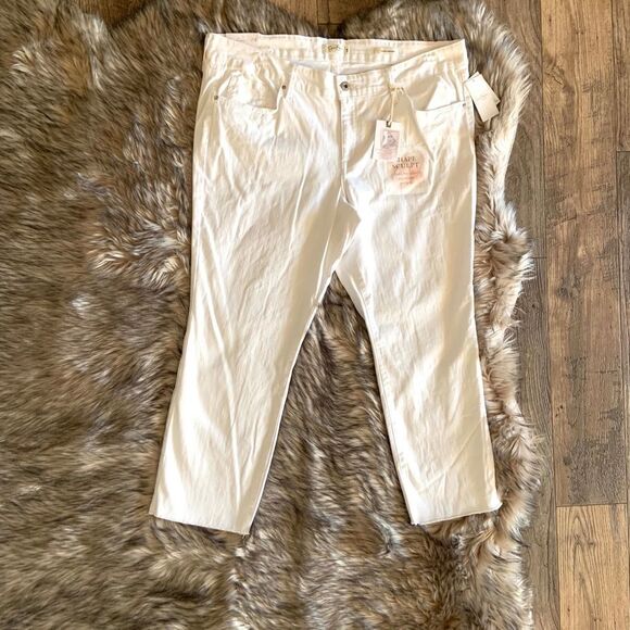 Jessica Simpson White Arrow Straight Jeans - Picture 3 of 10